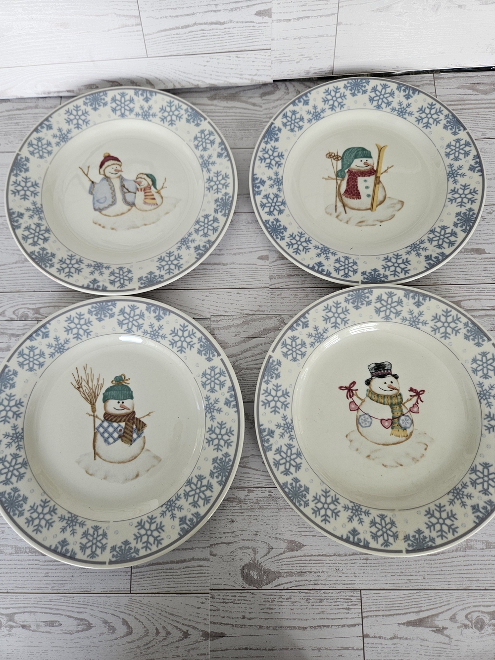 SET OD 4 MAJESTICWARE BY ONEIDA FROSTY PLATES